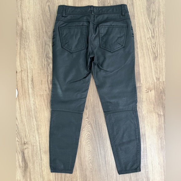 Free People vegan leather pants. Size 0 - Picture 2 of 10